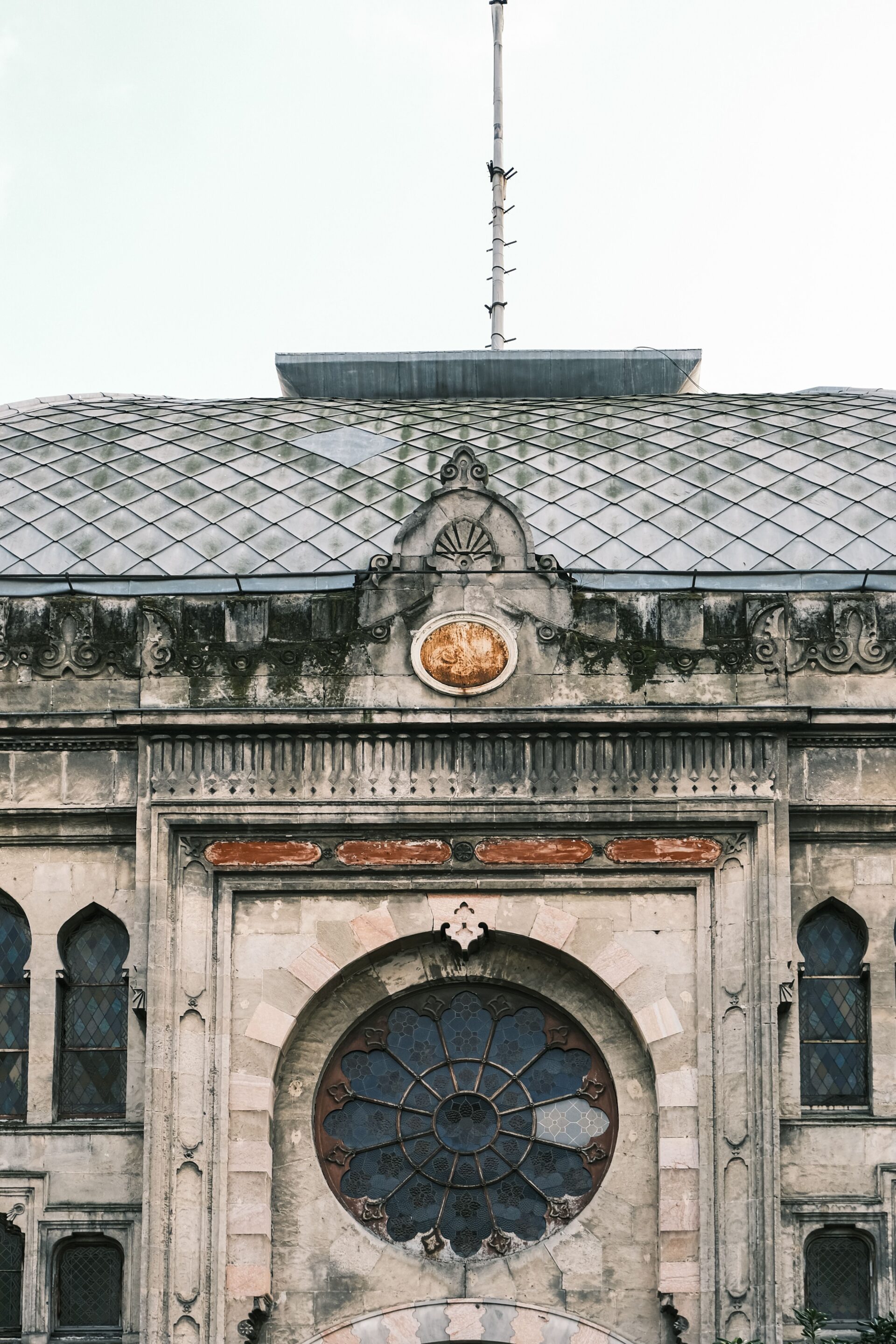 Façade d'un bâtiment ancien en pierre